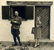 Heinrich Himmler with daughter Gudrun: "I hope she sees the film and will tell me what she thinks about it."
